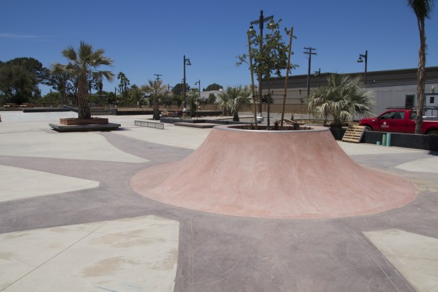Encinitas_gateway_plaza_new_skatepark_california