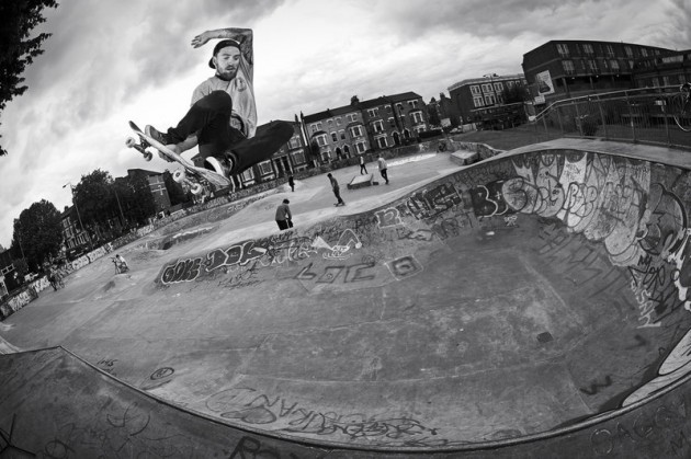 ewen-bower-performs-an-ollie-stalefish-at-stockwell-stakepark-in-south-london-uk