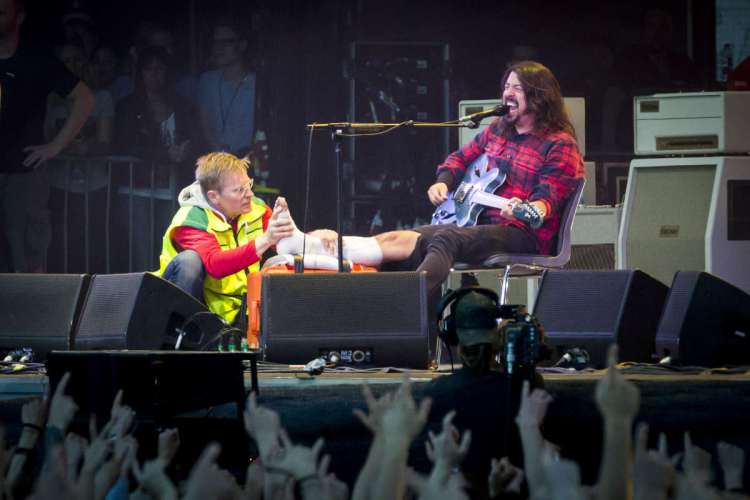 Dave-Grohl-leg